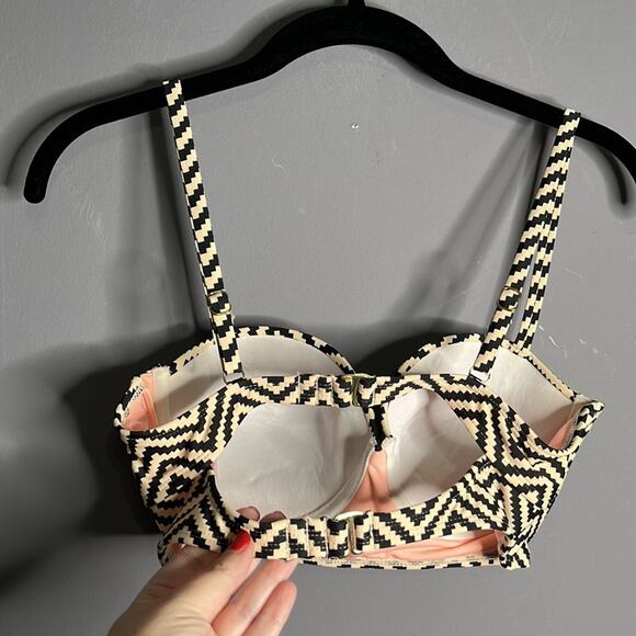Xhiliration Black and Tan Geometric Stripes Adjustable Strap Bikini Top Size M - Picture 3 of 6